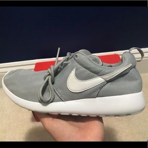 Nike Roshe R1 wolf gray size: 6